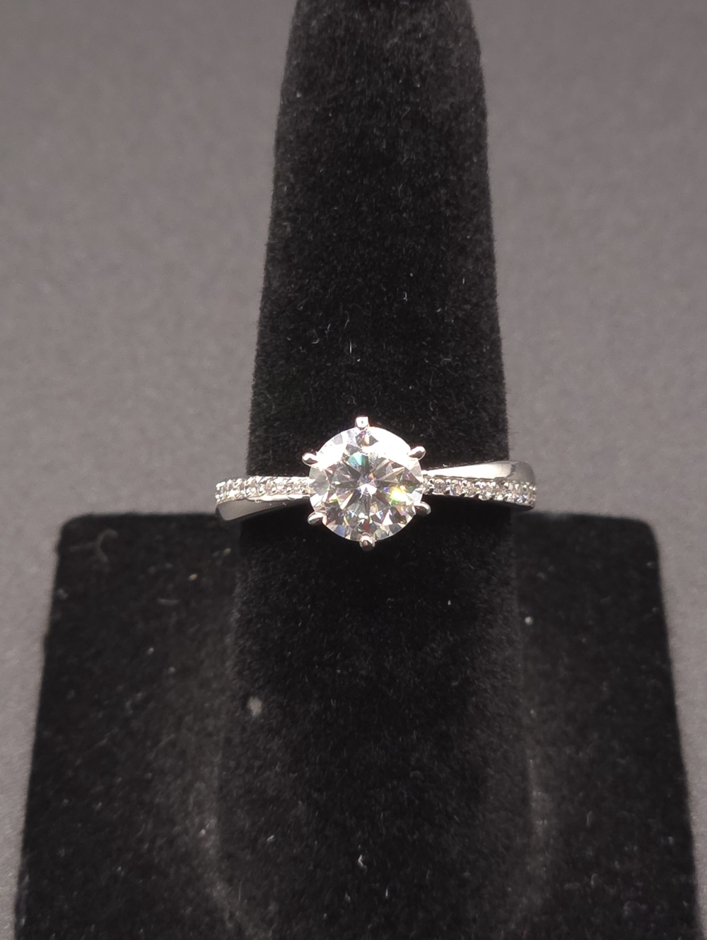 1CT Round Brilliant Moissanite Solitaire Ring - S925 Sterling Silver - Size 5.5